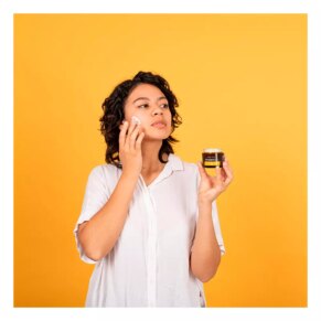 Kem chống lão hóa & điều trị chống nhăn Alma Secret POWERFUL C antiedad iluminadora chía SPF30