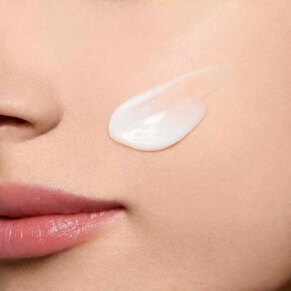 Clarins BRIGHT PLUS gel-crema hidratante antimanchas 7 Kem điều trị mụn Clarins BRIGHT PLUS gel-crema hidratante antimanchas