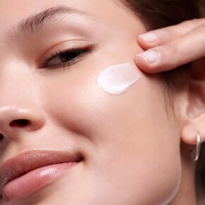 Garnier SKINACTIVE VITAMINA C crema sérum SPF25 Kem điều trị mụn