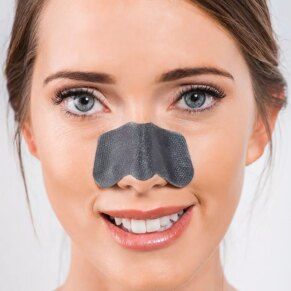 Kem điều trị mụn trứng cá & loại bỏ đầu đen Iroha Nature DETOX CHARCOAL BLACK nose strips