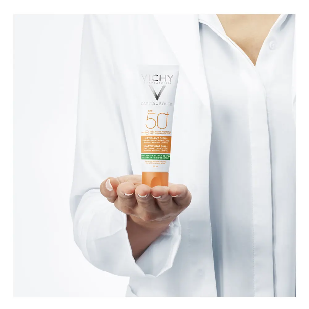 Vichy Laboratoires CAPITAL SOLEIL matifiant 3-en-1 SPF50+ 4 Kem điều tiết bã nhờn Vichy Laboratoires CAPITAL SOLEIL matifiant 3-en-1 SPF50+